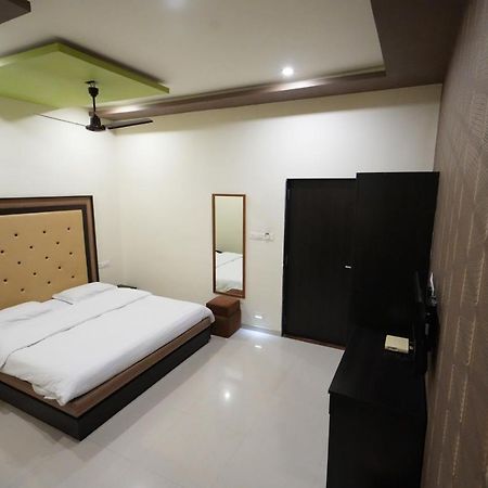 Hotel Ravi Residency Nadiād Exterior foto