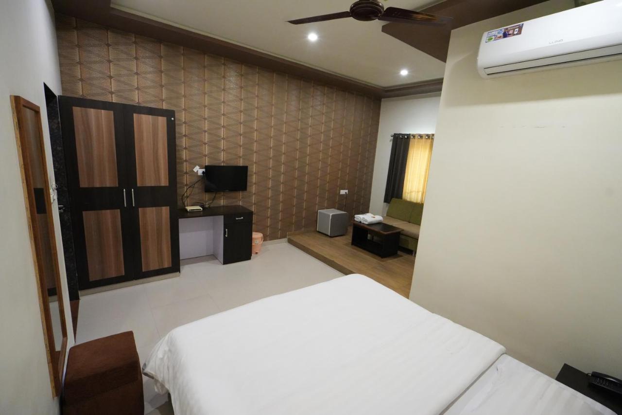 Hotel Ravi Residency Nadiād Exterior foto