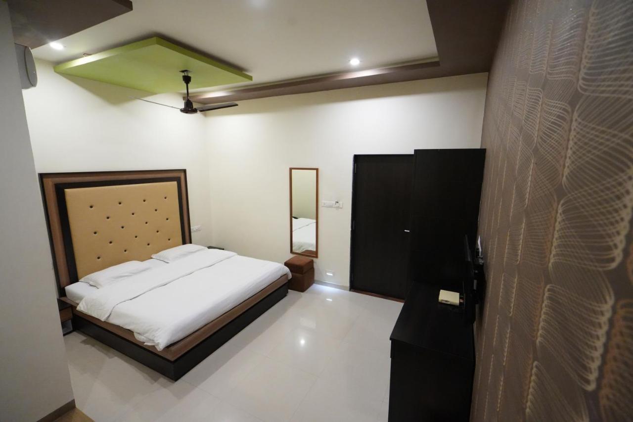 Hotel Ravi Residency Nadiād Exterior foto