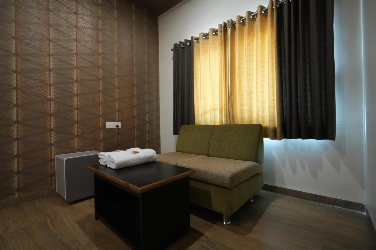 Hotel Ravi Residency Nadiād Exterior foto