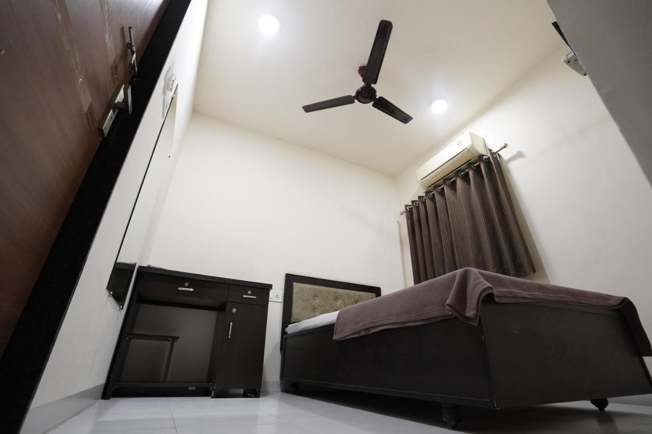 Hotel Ravi Residency Nadiād Exterior foto
