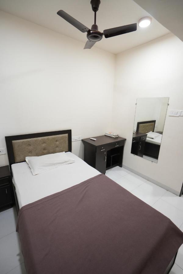 Hotel Ravi Residency Nadiād Exterior foto