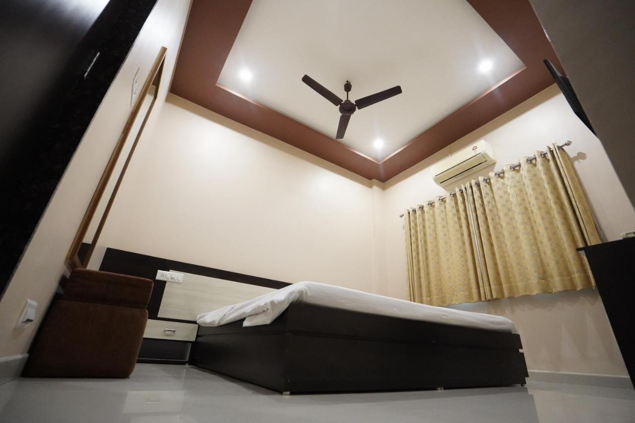 Hotel Ravi Residency Nadiād Exterior foto